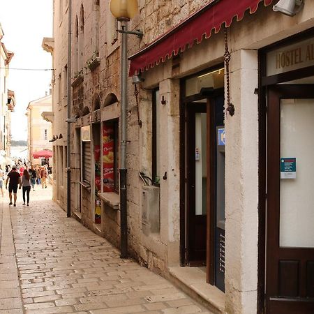 Hostel Alma 2 Poreč Zewnętrze zdjęcie